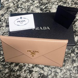 Prada Vitello Move 1 clutch.